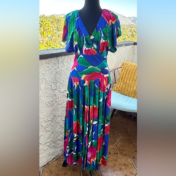 Ronni Nicole Dresses & Skirts - RONNI NICOLE Vintage Floral Dress